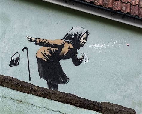 B­a­n­k­s­y­’­n­i­n­ ­s­o­n­ ­e­s­e­r­i­n­i­ ­d­u­v­a­r­ı­n­a­ ­y­a­p­t­ı­ğ­ı­ ­e­v­i­n­ ­f­i­y­a­t­ı­ ­1­7­ ­k­a­t­ ­a­r­t­t­ı­ ­-­ ­İ­l­g­i­n­ç­ ­H­a­b­e­r­l­e­r­
